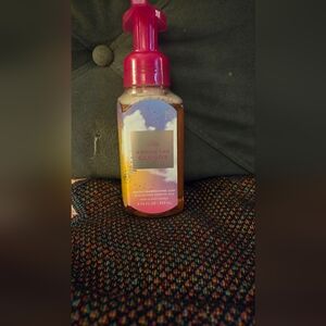 BATH & BODY WORKS AMONG THE CLOUDS FOAMING HAND SOAP